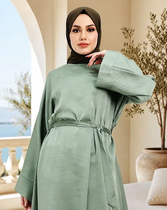 How to Style Your Abaya for UK Weather